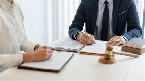 Choosing the Right Divorce Attorney for Men: Key Strategies and Essential Considerations